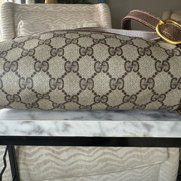 Authentic Gucci vintage web cherry line
crossbody, original strap & certificate - Picture 4 of 11